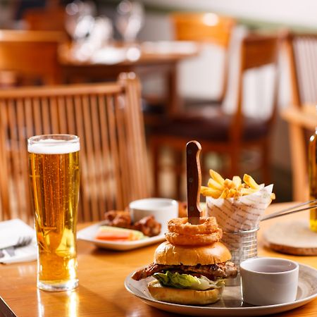 Ibis Budget London Heathrow Central Cranford Buitenkant foto