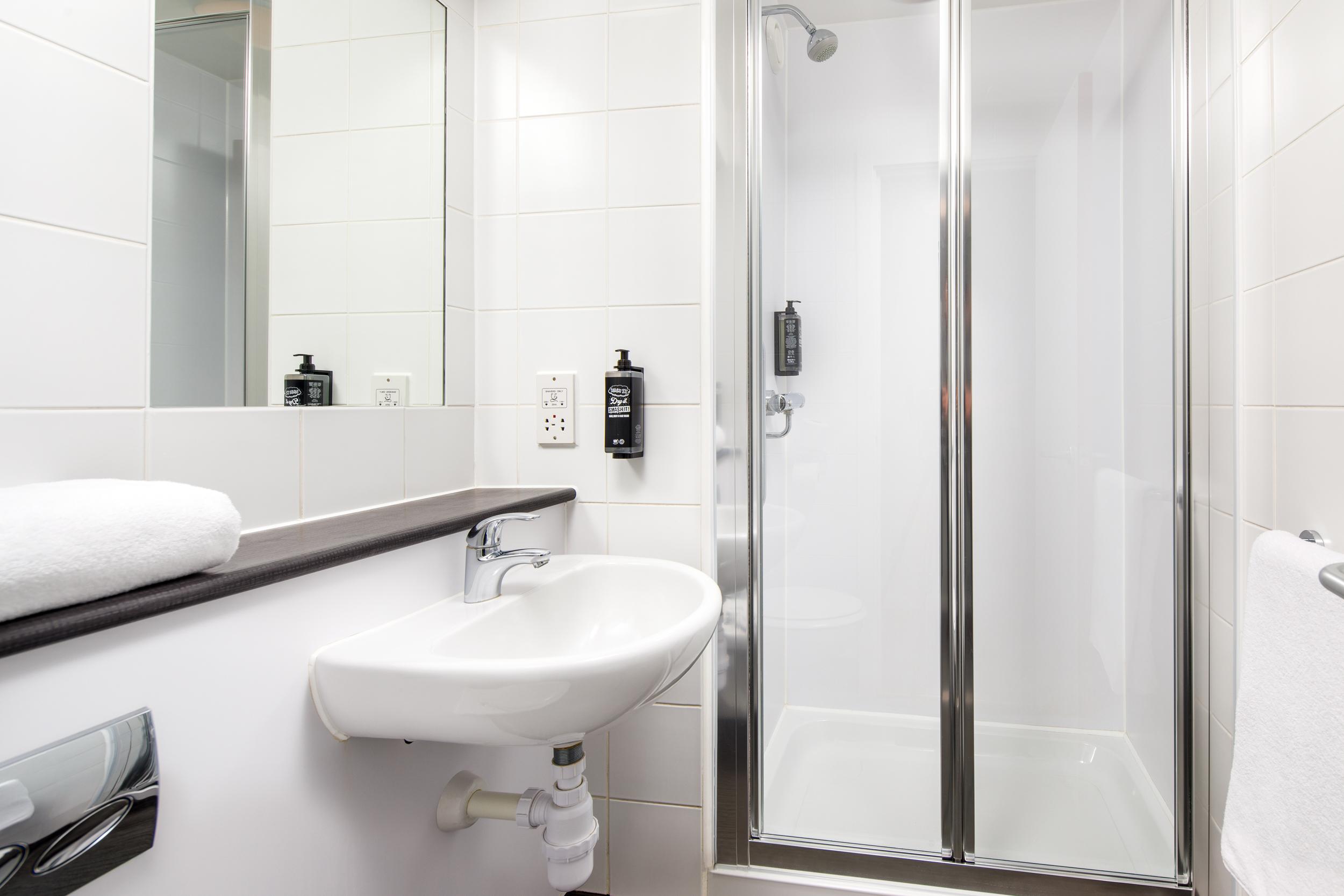 Ibis Budget London Heathrow Central Cranford Buitenkant foto