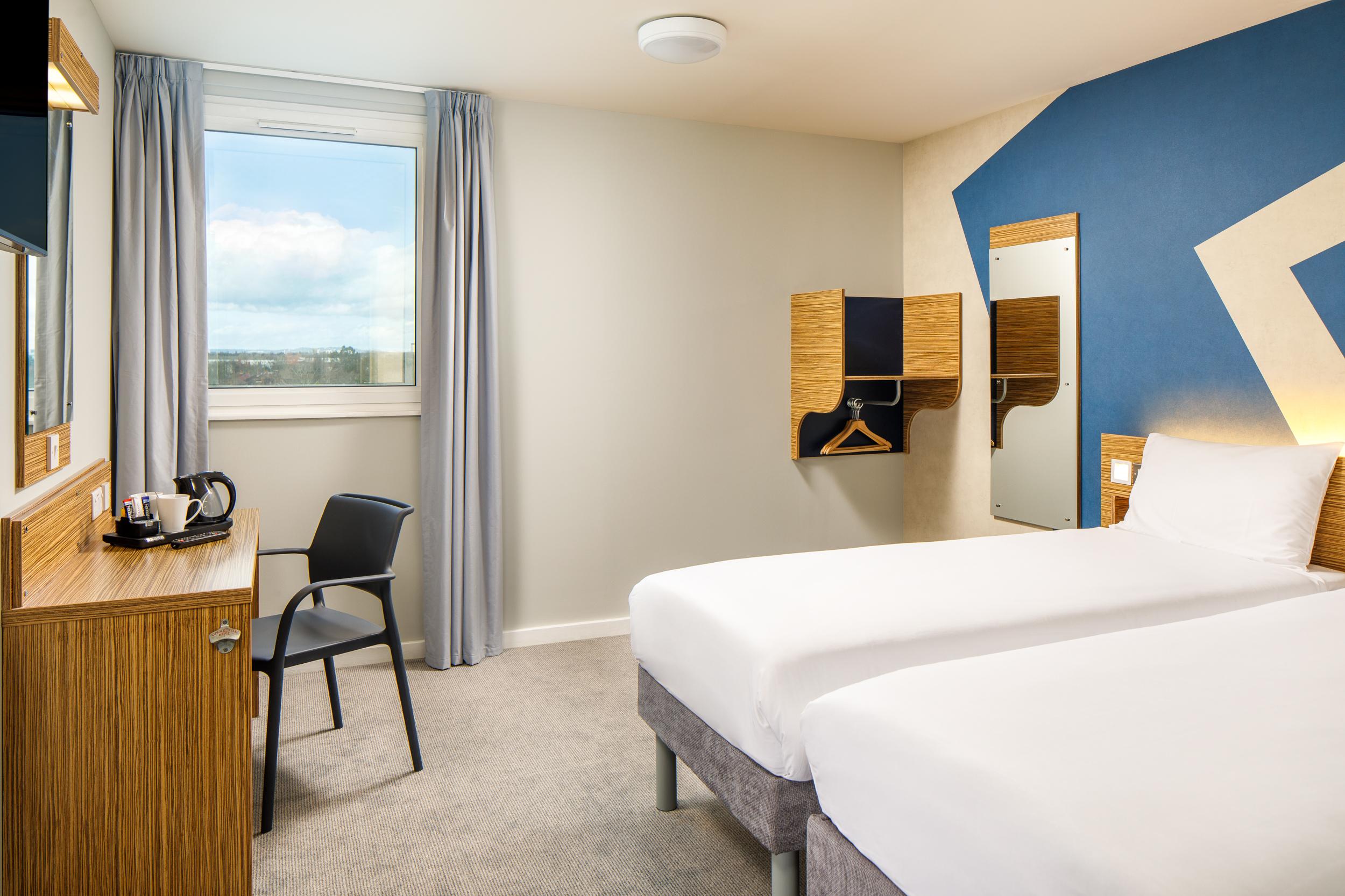 Ibis Budget London Heathrow Central Cranford Buitenkant foto