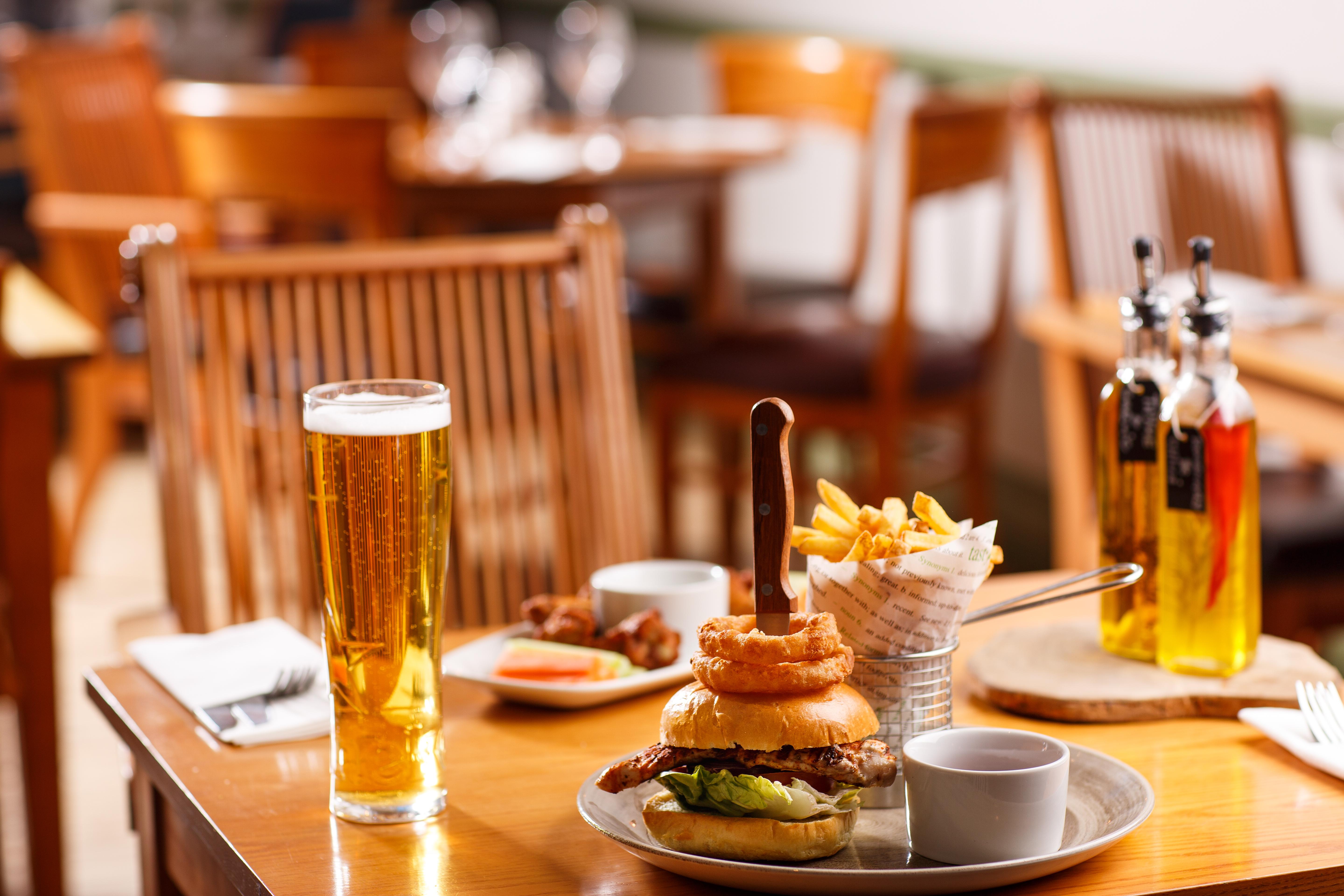 Ibis Budget London Heathrow Central Cranford Buitenkant foto