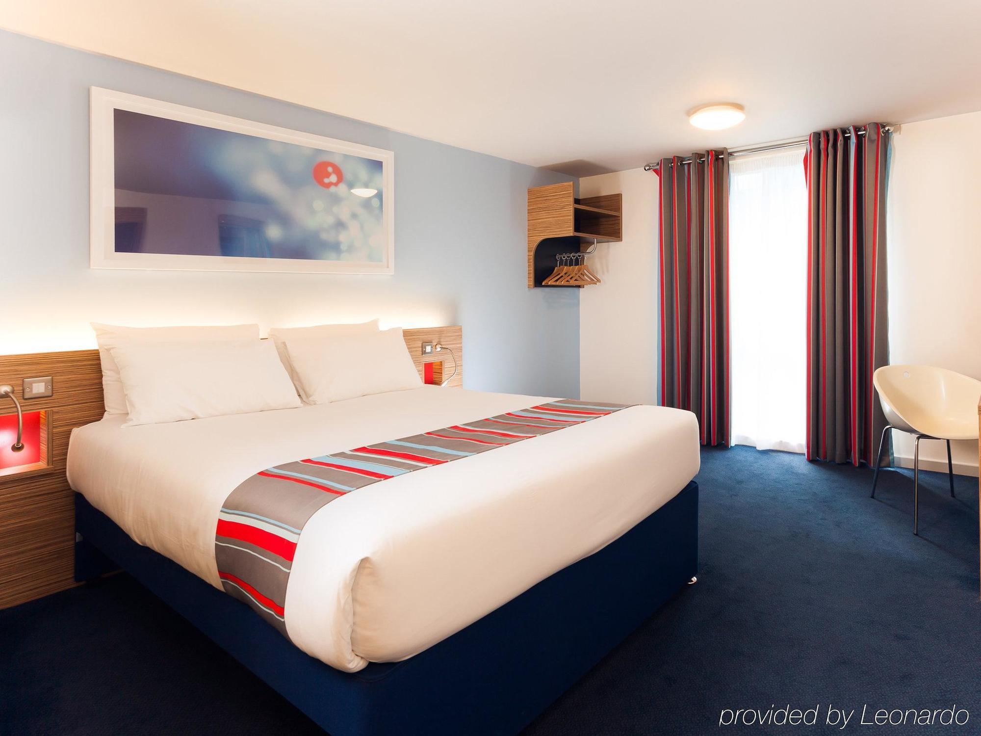 Ibis Budget London Heathrow Central Cranford Buitenkant foto