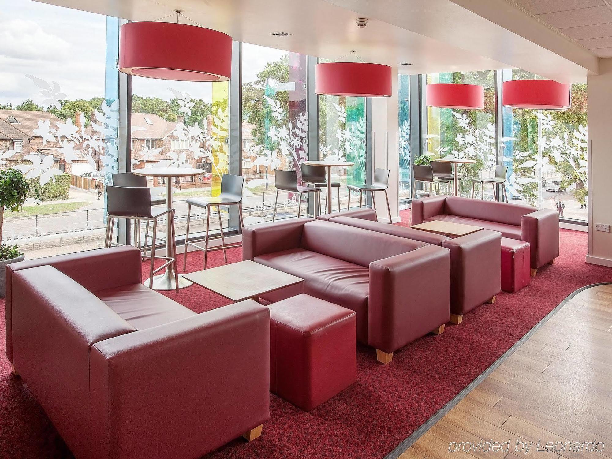Ibis Budget London Heathrow Central Cranford Buitenkant foto